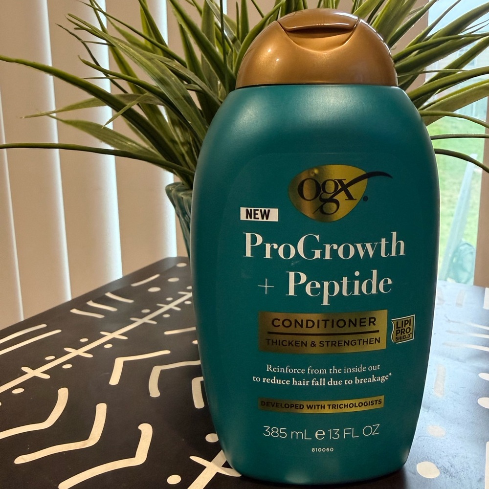OGX ProGrowth + Peptide Conditioner - Teal